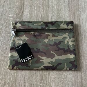 NWT … BASICS “Camouflage” Toiletry Bag